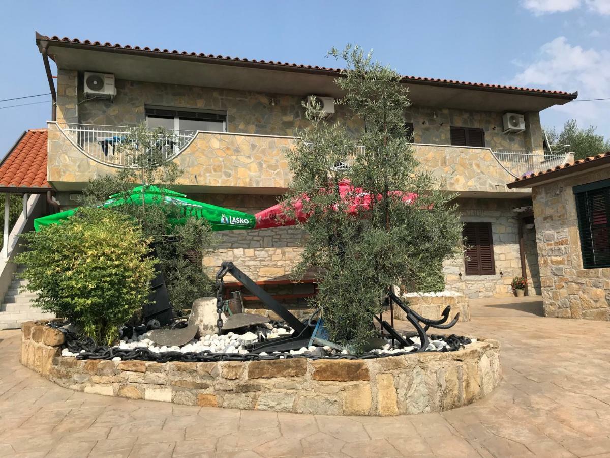 Tourist Farm With Apartments Fig Tree Dekani 외부 사진
